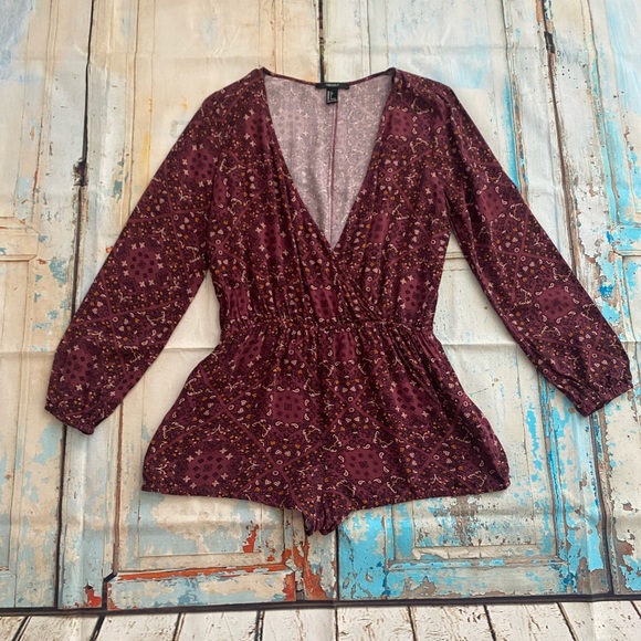 Forever 21 Women's Long Sleeve V-Neck Paisley Print Romper Size Large - Picture 4 of 12